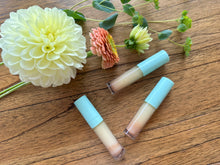 Load image into Gallery viewer, New! Gold Finch Lip Oil