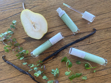 Load image into Gallery viewer, Sparkling Pear &amp; Vanilla Lip Gloss
