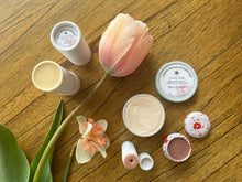Load image into Gallery viewer, Rose Quartz Luxury Gift Set
